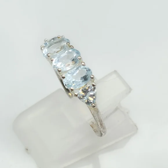 NWOT Genuine Sky Blue Topaz 5 Stone Ring - Picture 4 of 8